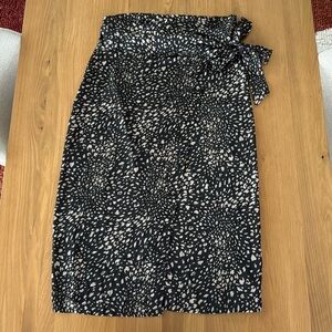 Vici black and tan wrap skirt with waist tie and front slit size L, never worn